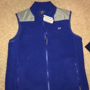 Vineyard Vines sleeveless full zip blue vest.
